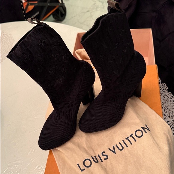 Louis Vuitton Shoes - Louis Vuitton Black Heeled stretch Boots